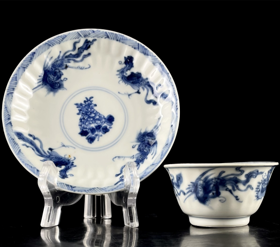 古玩陶瓷清早期鳳紋青花杯盤拍賣，當(dāng)前價格2800元