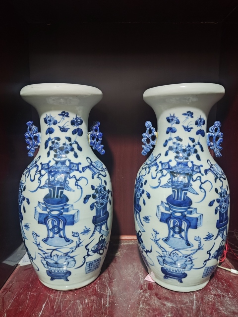 古玩陶瓷博古圖青花瓶拍賣，當前價格6666元