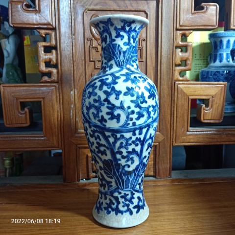 古玩陶瓷清代花卉紋青花觀音瓶拍賣,當(dāng)前價(jià)格1888元