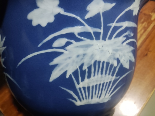 古玩陶瓷清中期藍釉堆白花卉紋花盆拍賣,當(dāng)前價格2688元