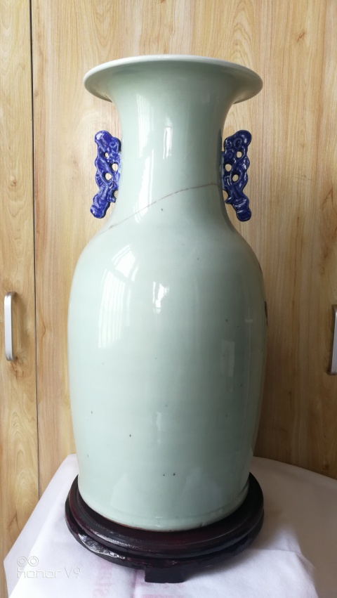 古玩陶瓷清代豆青釉青花鳳穿牡丹雙耳賞瓶拍賣,當前價格1280元