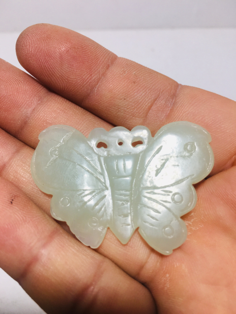 古玩玉器和田玉蝴蝶掛件拍賣，當(dāng)前價(jià)格288元