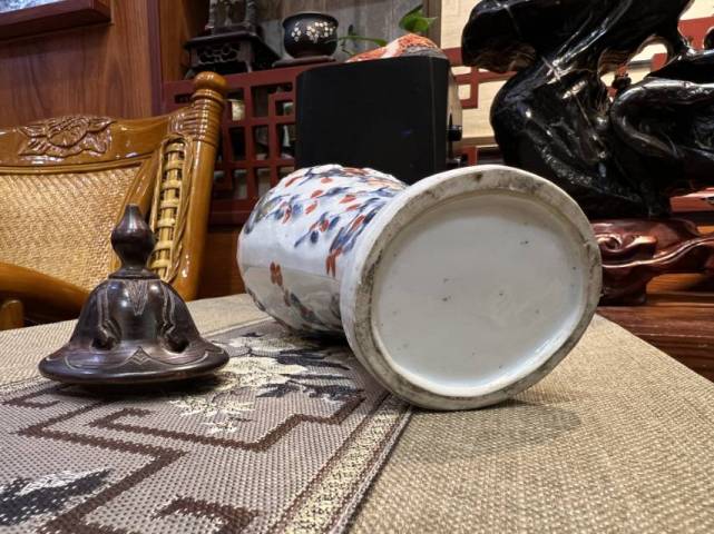 古玩陶瓷乾隆青花釩紅堆塑瓶拍賣，當前價格5899元