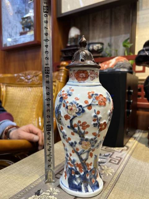 古玩陶瓷乾隆青花釩紅堆塑瓶拍賣，當前價格5899元
