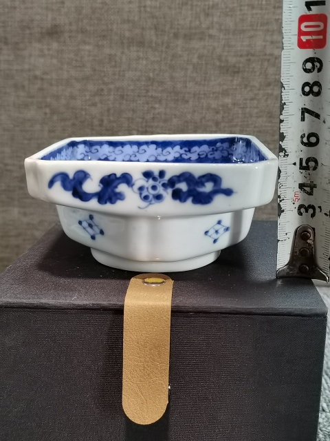 古玩陶瓷【少有四方深腹洗】民國青花花卉四方深腹洗拍賣，當(dāng)前價(jià)格880元