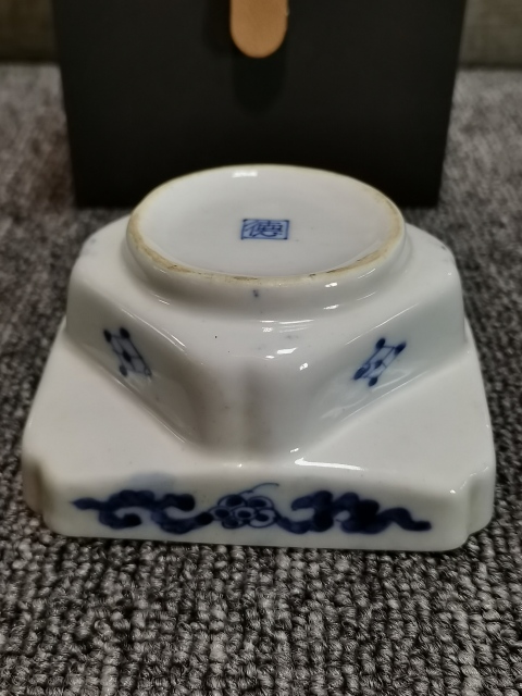 古玩陶瓷【少有四方深腹洗】民國青花花卉四方深腹洗拍賣，當(dāng)前價(jià)格880元