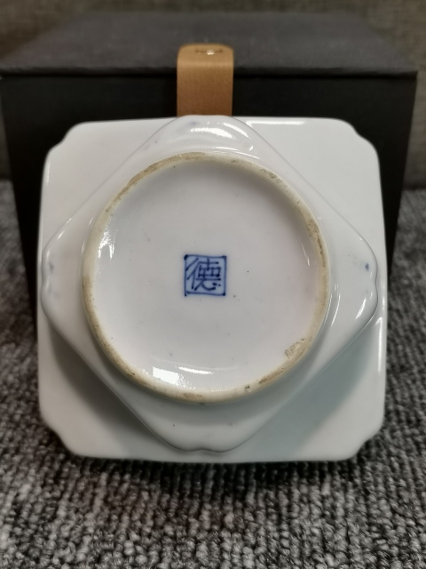 古玩陶瓷【少有四方深腹洗】民國青花花卉四方深腹洗拍賣，當(dāng)前價(jià)格880元