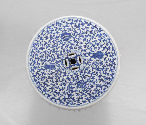 古玩陶瓷清乾隆(嘉慶,時期青花佛家八寶繡墩拍賣,當前價格52000元