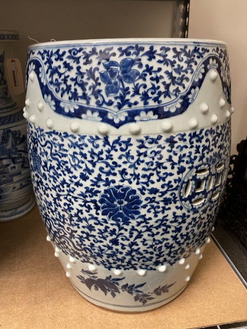 古玩陶瓷清乾隆(嘉慶,時期青花佛家八寶繡墩拍賣,當前價格52000元