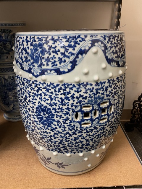 古玩陶瓷清乾隆(嘉慶,時期青花佛家八寶繡墩拍賣,當前價格52000元