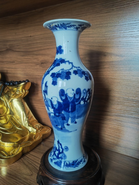 古玩陶瓷清晚·青花仕女嬰戲圖觀音瓶拍賣,當前價格8888元