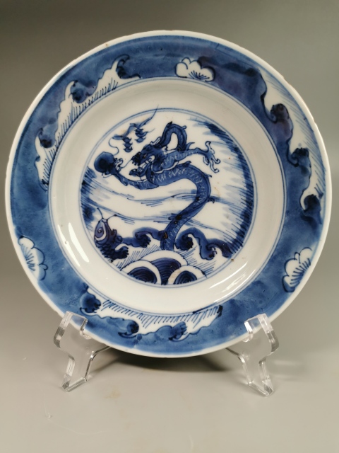 域鉴古玩】清康熙青花海水鱼化龙纹盘鉴定结果_清康熙青花海水鱼