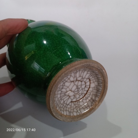 古玩陶瓷民國綠哥釉撇口瓶拍賣,當前價格0元