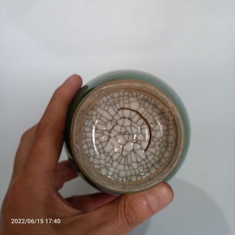 古玩陶瓷民國綠哥釉撇口瓶拍賣,當前價格0元