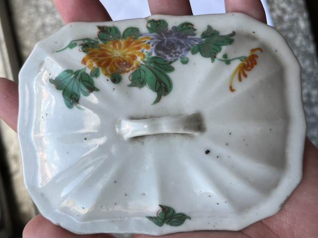 古玩陶瓷民國花卉紋肥皂盒拍賣,當前價格688元