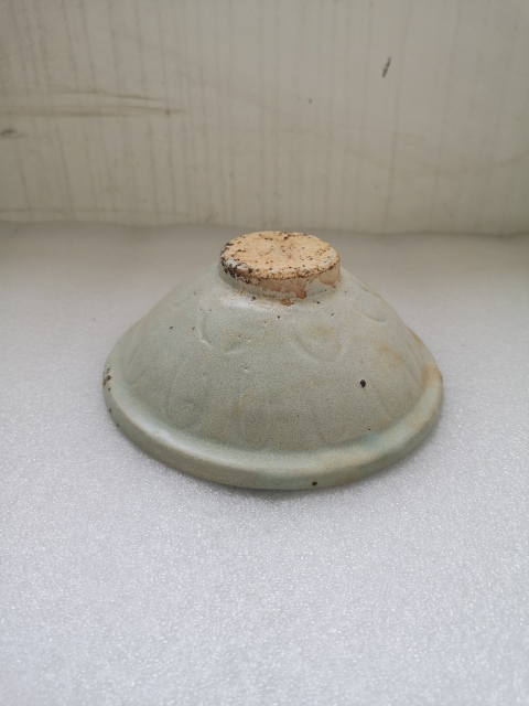 古玩陶瓷景德鎮窯系青白釉刻仰蓮紋斗笠碗拍賣,當前價格750元