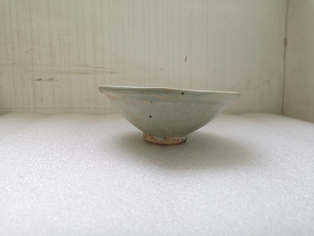 古玩陶瓷景德鎮窯系青白釉刻仰蓮紋斗笠碗拍賣,當前價格750元