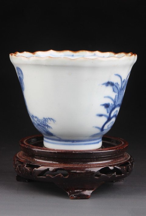古玩陶瓷6357】明末清初 青花高士賞梅圖楞邊折沿花口杯拍賣,當前價格4880元