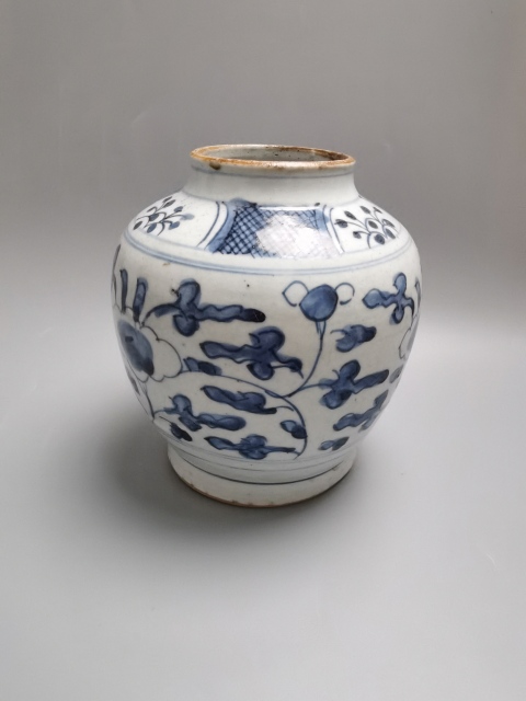 古玩陶瓷【已鑒真】明末清初青花纏枝花卉紋罐拍賣，當(dāng)前價格3500元