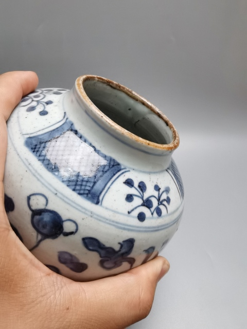 古玩陶瓷【已鑒真】明末清初青花纏枝花卉紋罐拍賣，當(dāng)前價格3500元