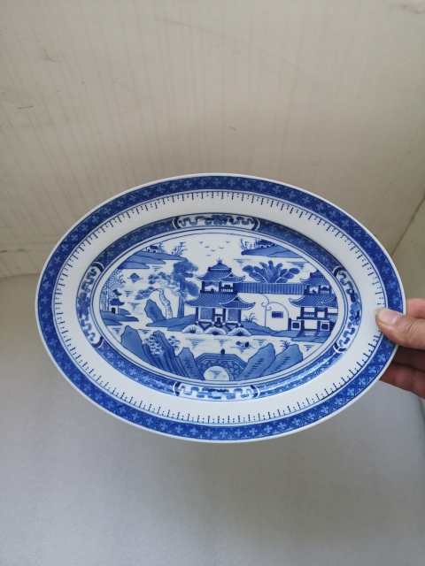 古玩陶瓷青花印山水樓閣紋長盤拍賣，當前價格398元