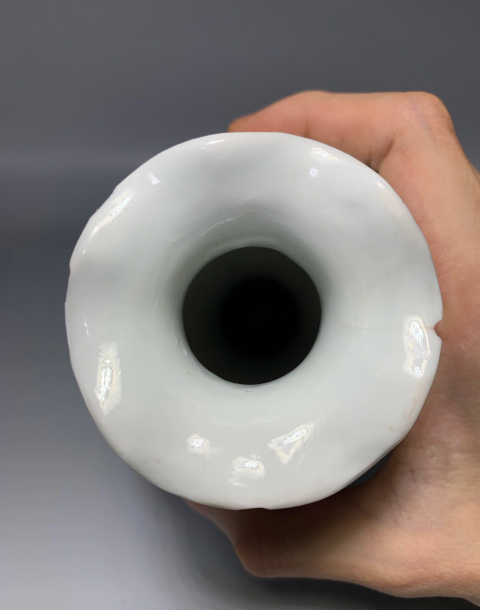 古玩陶瓷白釉珍珠地綠彩竹葉紋花口瓶拍賣,當前價格0元