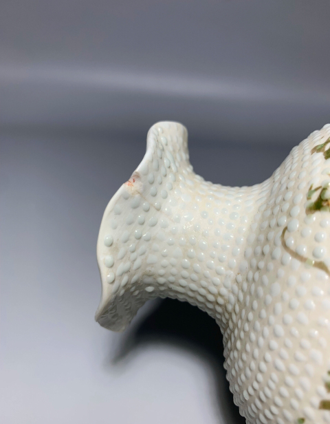 古玩陶瓷白釉珍珠地綠彩竹葉紋花口瓶拍賣,當前價格0元