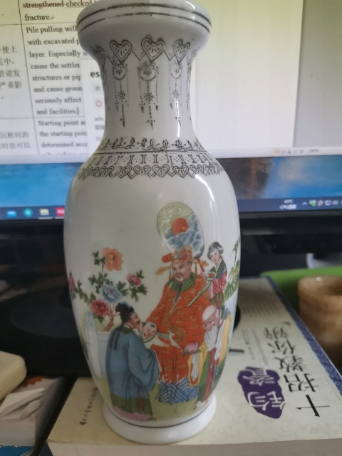 古玩陶瓷人物撇口瓶拍賣，當前價格360元
