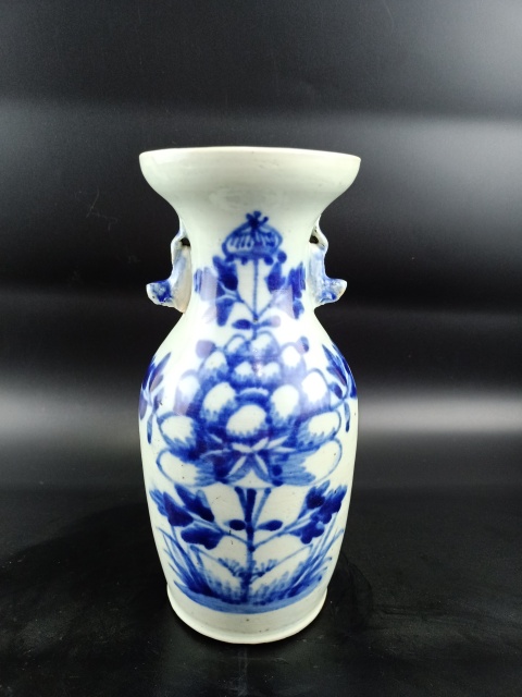 古玩陶瓷晚清豆青釉青花花卉紋獅耳洗口瓶拍賣，當前價格1680元