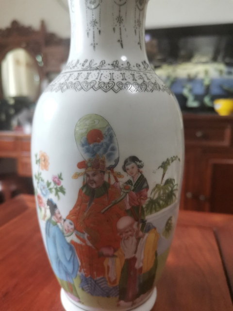 古玩陶瓷人物撇口瓶拍賣，當前價格360元