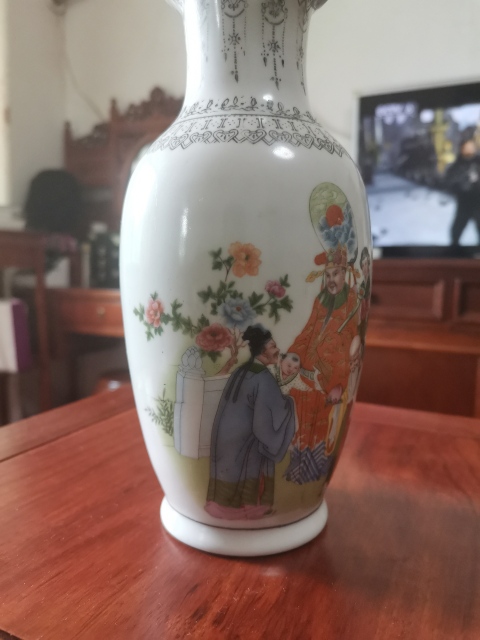 古玩陶瓷人物撇口瓶拍賣，當前價格360元