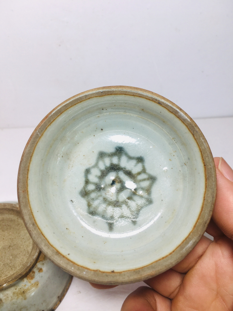 古玩陶瓷青花花卉紋筆舔一對拍賣，當前價格0元