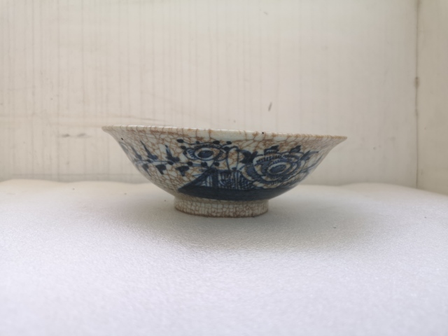 古玩陶瓷哥釉青花花卉紋碗拍賣(mài),當(dāng)前價(jià)格450元