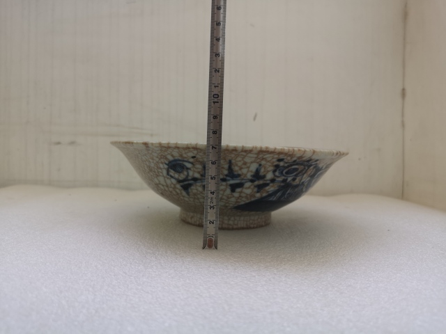 古玩陶瓷哥釉青花花卉紋碗拍賣(mài),當(dāng)前價(jià)格450元