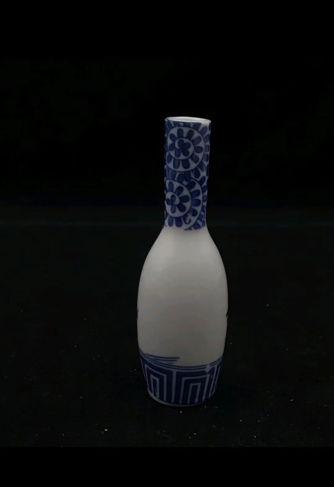 古玩陶瓷花卉紋青花瓶拍賣，當(dāng)前價(jià)格150元