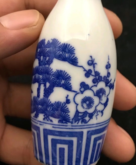 古玩陶瓷花卉紋青花瓶拍賣，當(dāng)前價(jià)格150元