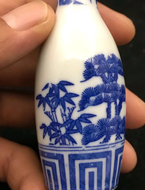 古玩陶瓷花卉紋青花瓶拍賣，當(dāng)前價(jià)格150元