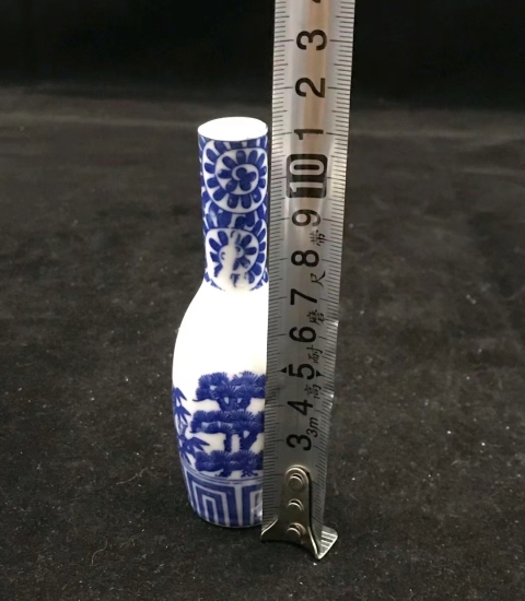 古玩陶瓷花卉紋青花瓶拍賣，當(dāng)前價(jià)格150元