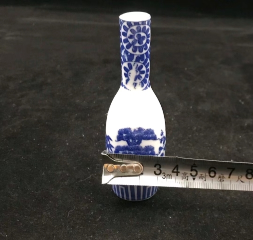 古玩陶瓷花卉紋青花瓶拍賣，當(dāng)前價(jià)格150元