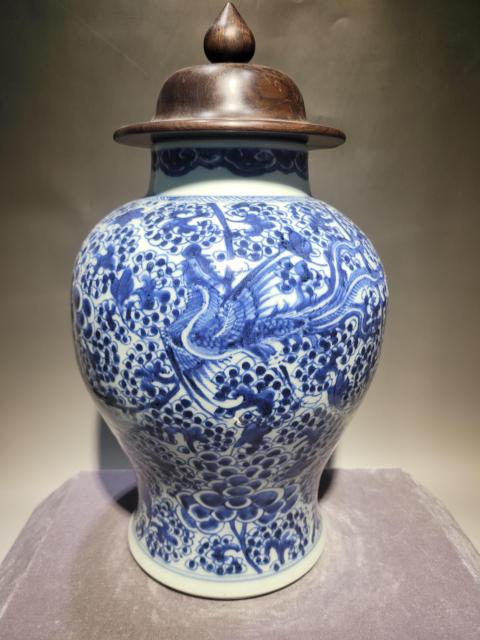 康熙鳳穿牡丹青花將軍罐拍賣，當前價格60000元