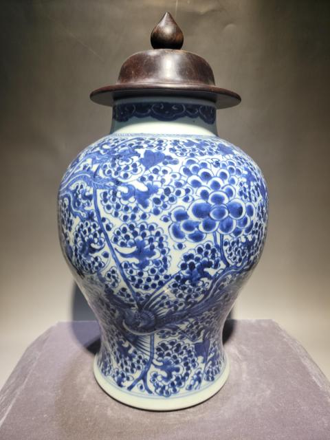 古玩陶瓷康熙鳳穿牡丹青花將軍罐拍賣，當(dāng)前價格60000元
