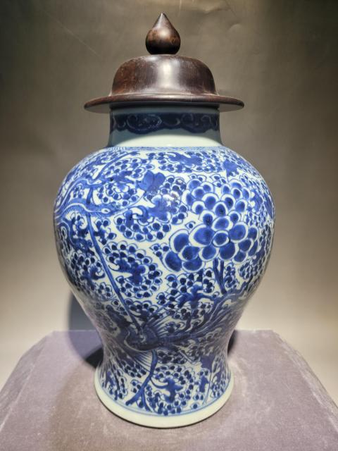 古玩陶瓷康熙鳳穿牡丹青花將軍罐拍賣，當(dāng)前價格60000元