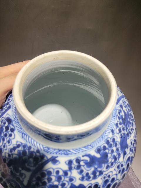 古玩陶瓷康熙鳳穿牡丹青花將軍罐拍賣，當(dāng)前價格60000元