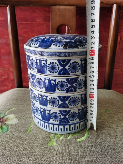古玩陶瓷【稀有層盒】清中晚期青花花卉紋疊盒拍賣,當前價格780元