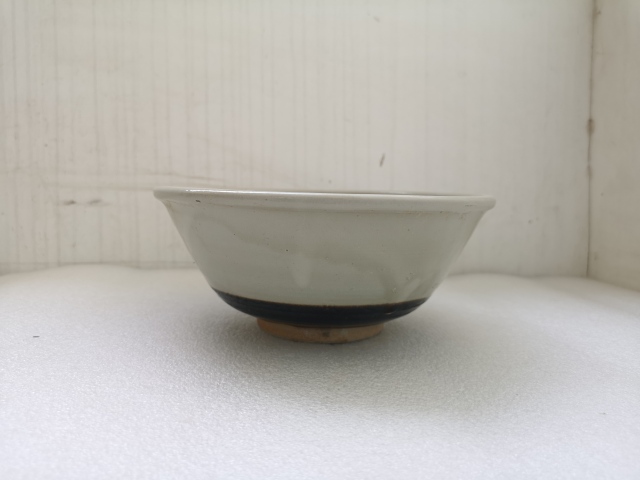古玩陶瓷磁州窯白釉印花唇口碗拍賣,當前價格1100元