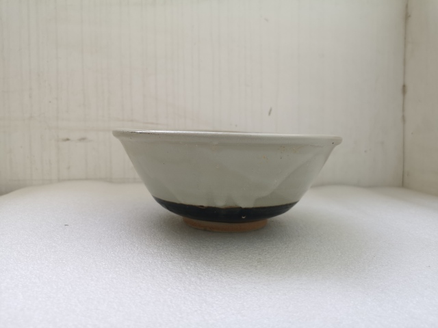 古玩陶瓷磁州窯白釉印花唇口碗拍賣,當前價格1100元
