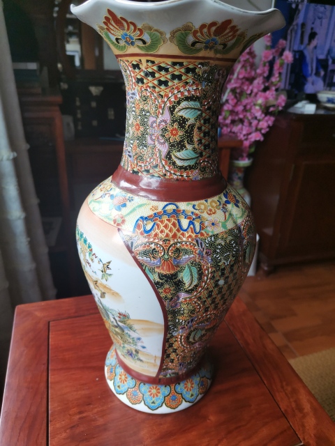 古玩陶瓷六十至八十年代人物紋彩繪花口瓶拍賣，當前價格460元