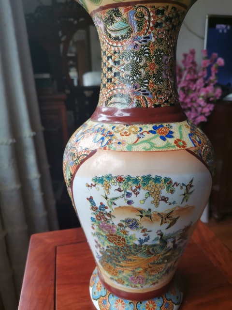 古玩陶瓷六十至八十年代人物紋彩繪花口瓶拍賣，當前價格460元