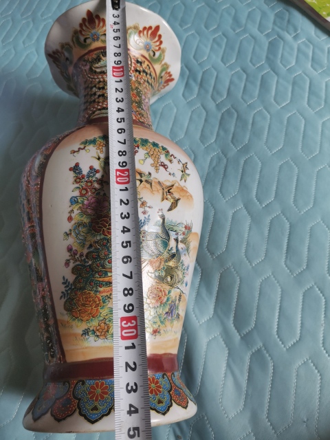 古玩陶瓷六十至八十年代人物紋彩繪花口瓶拍賣，當前價格460元