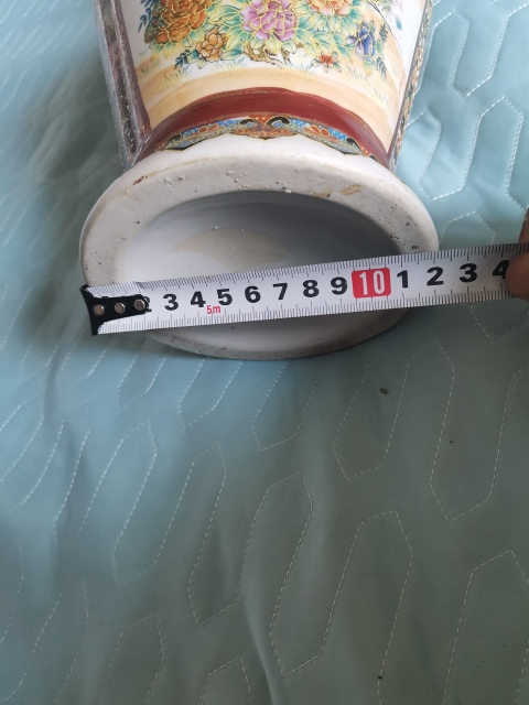 古玩陶瓷六十至八十年代人物紋彩繪花口瓶拍賣，當前價格460元
